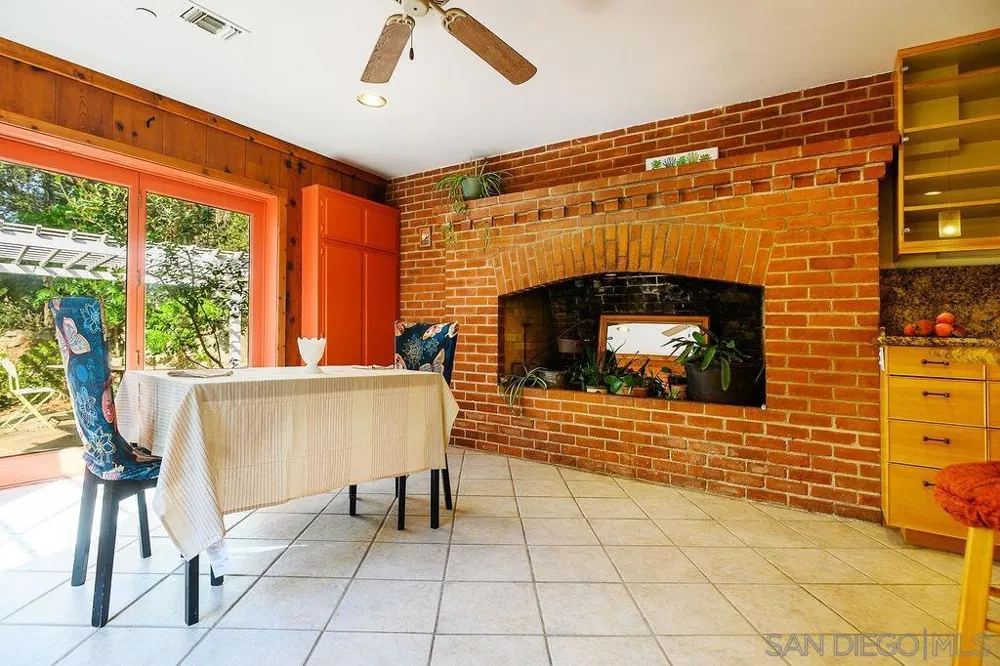9707 Shadow Rd La Mesa, CA 91941
