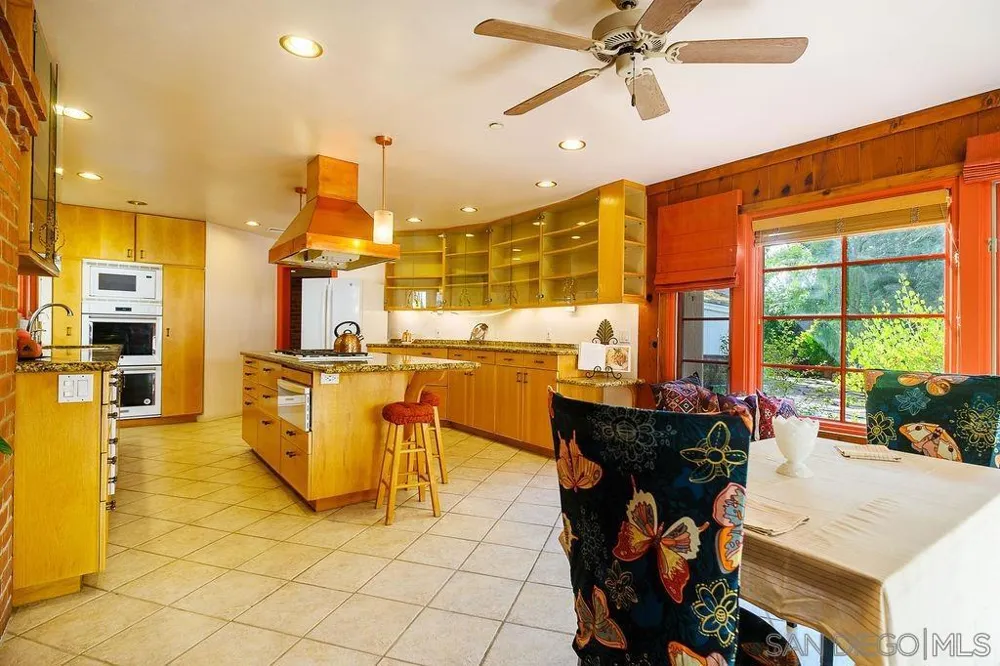 9707 Shadow Rd La Mesa, CA 91941