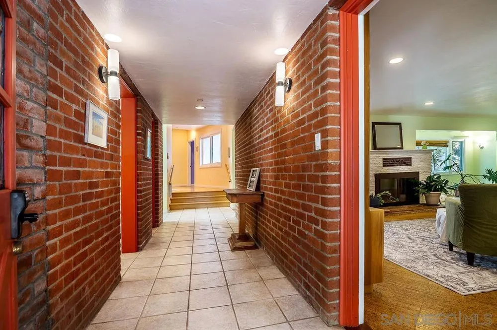 9707 Shadow Rd La Mesa, CA 91941