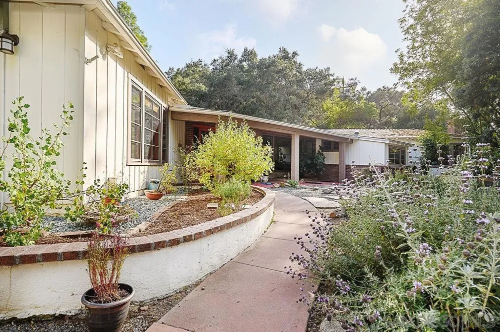 9707 Shadow Rd La Mesa, CA 91941