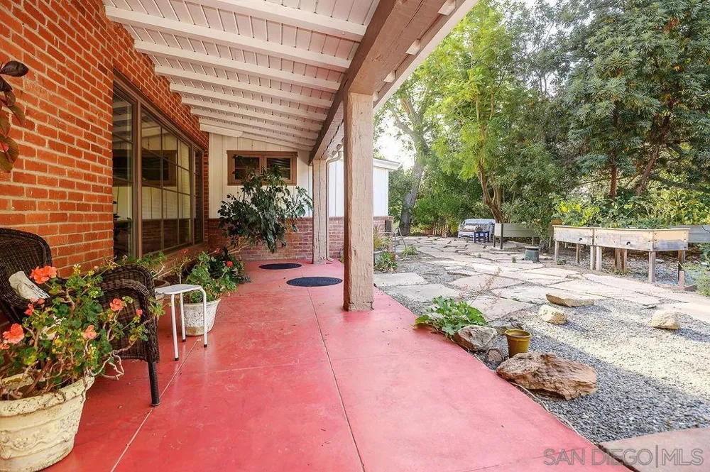 9707 Shadow Rd La Mesa, CA 91941