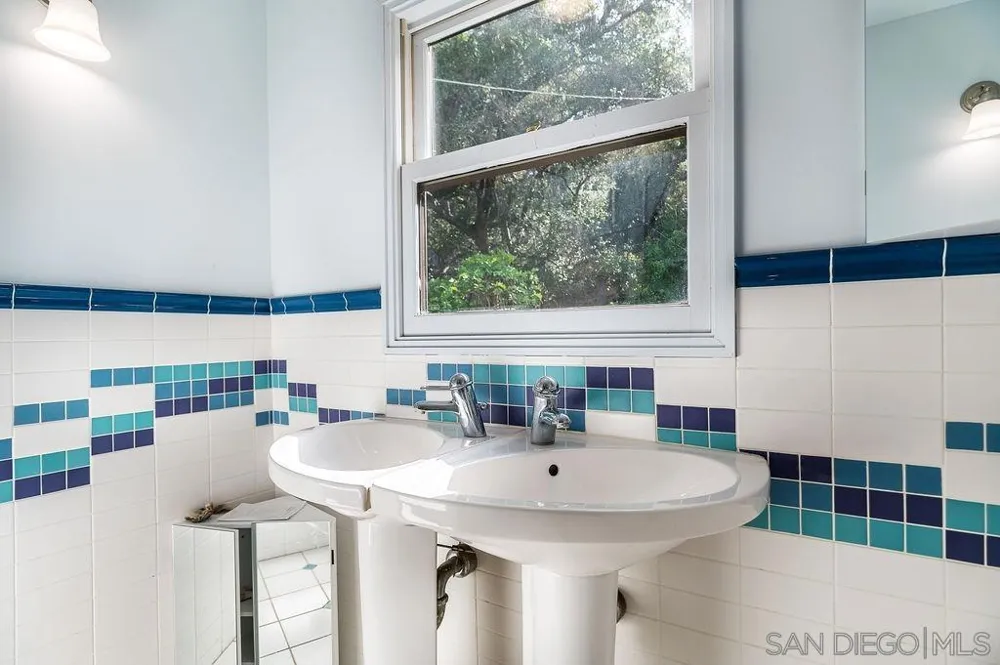 9707 Shadow Rd La Mesa, CA 91941