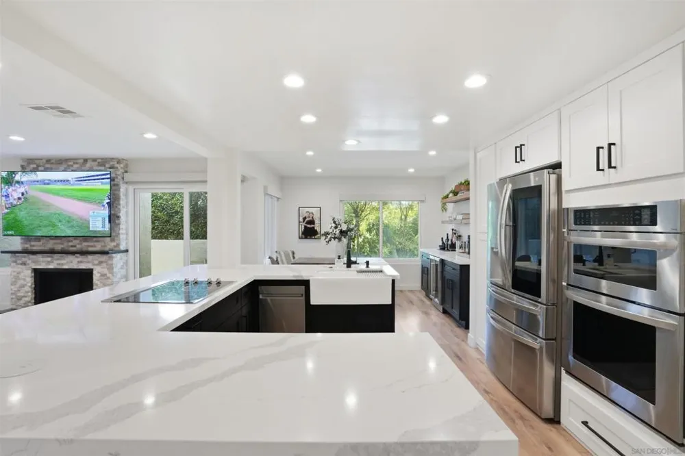 2444 Caminito Venido San Diego, CA 92107