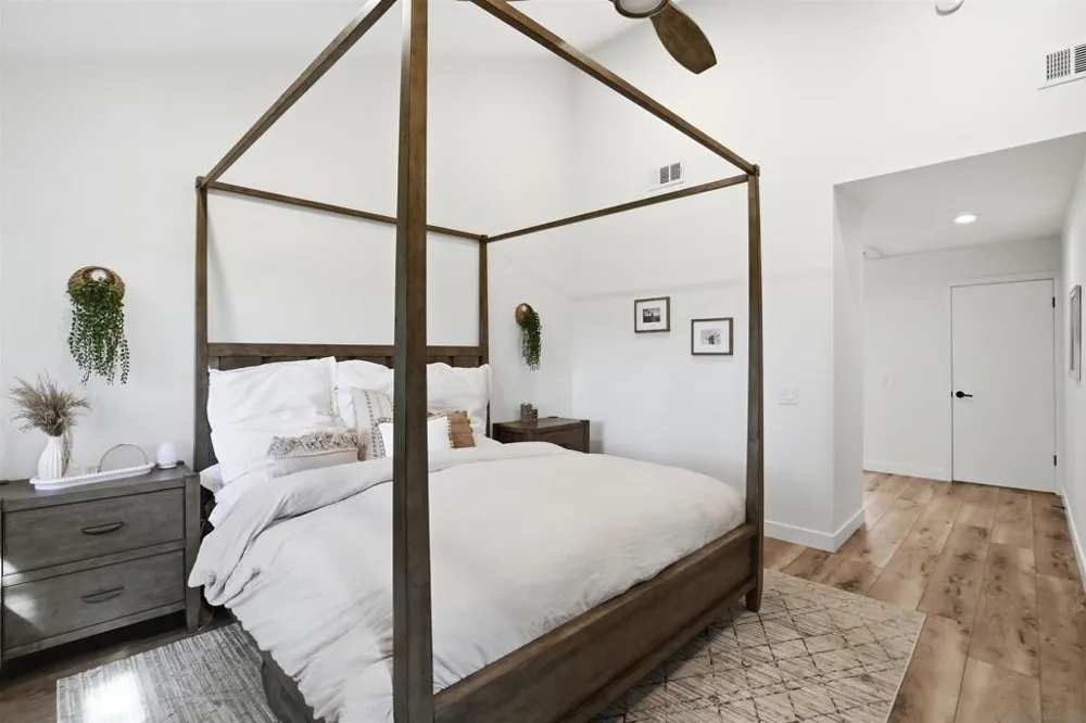 2444 Caminito Venido San Diego, CA 92107