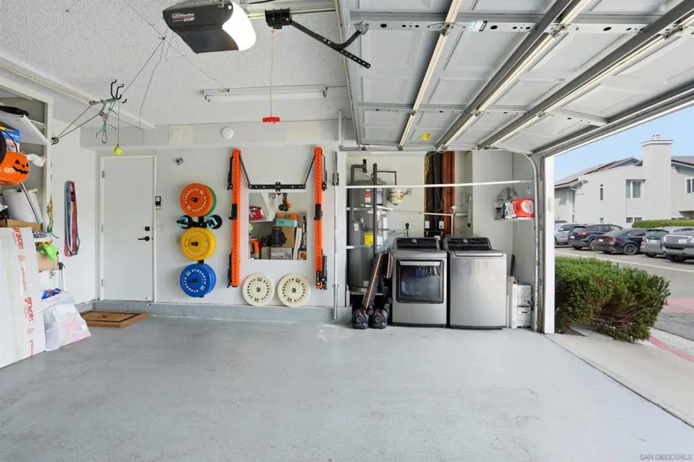 2444 Caminito Venido San Diego, CA 92107