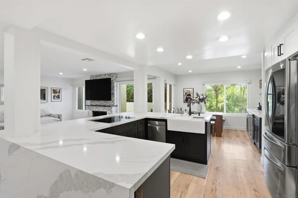 2444 Caminito Venido San Diego, CA 92107
