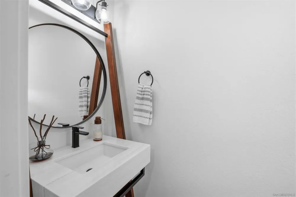 2444 Caminito Venido San Diego, CA 92107