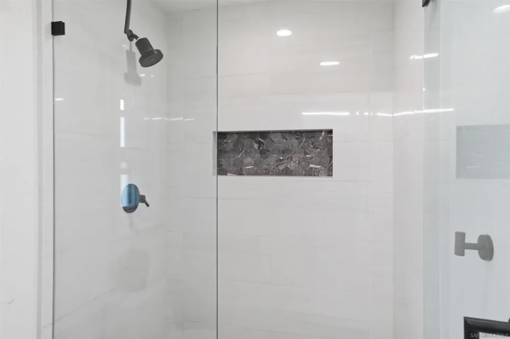 2444 Caminito Venido San Diego, CA 92107