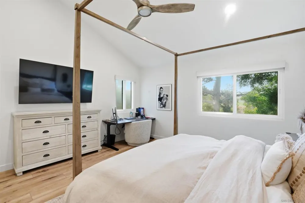 2444 Caminito Venido San Diego, CA 92107