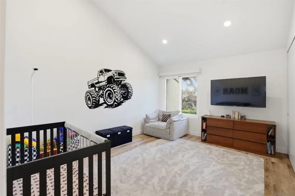 2444 Caminito Venido San Diego, CA 92107