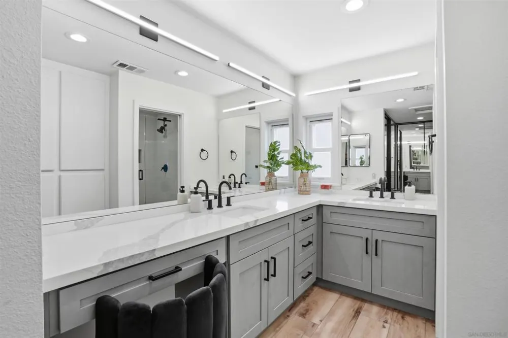 2444 Caminito Venido San Diego, CA 92107