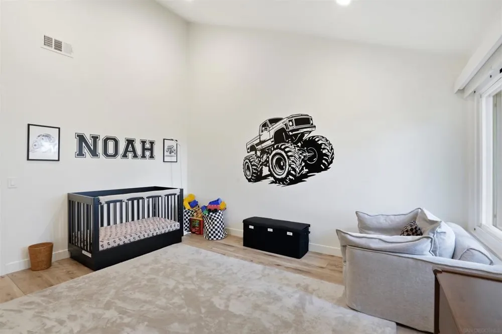 2444 Caminito Venido San Diego, CA 92107