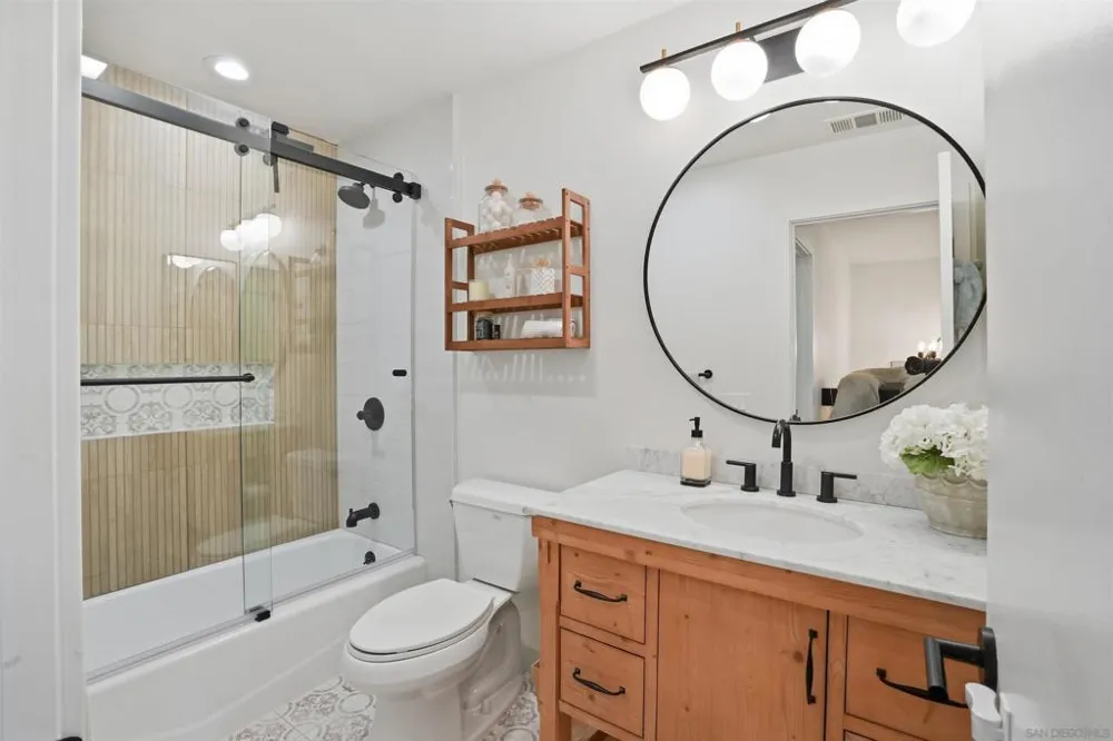 2444 Caminito Venido San Diego, CA 92107