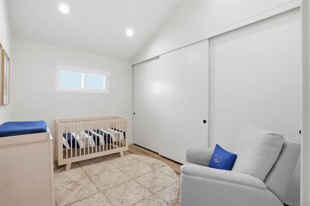 2444 Caminito Venido San Diego, CA 92107