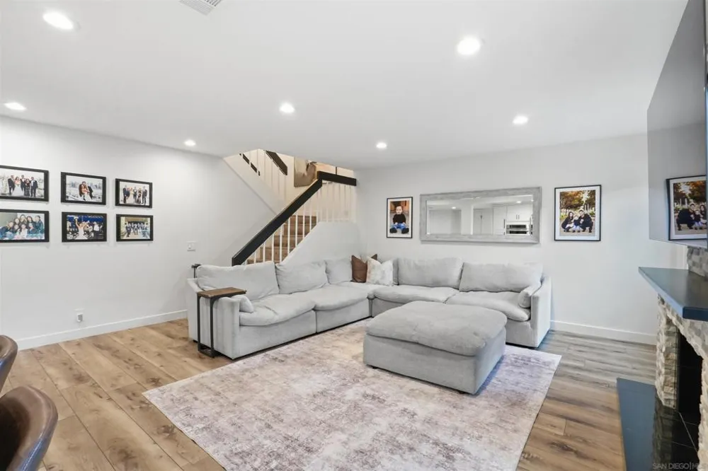 2444 Caminito Venido San Diego, CA 92107