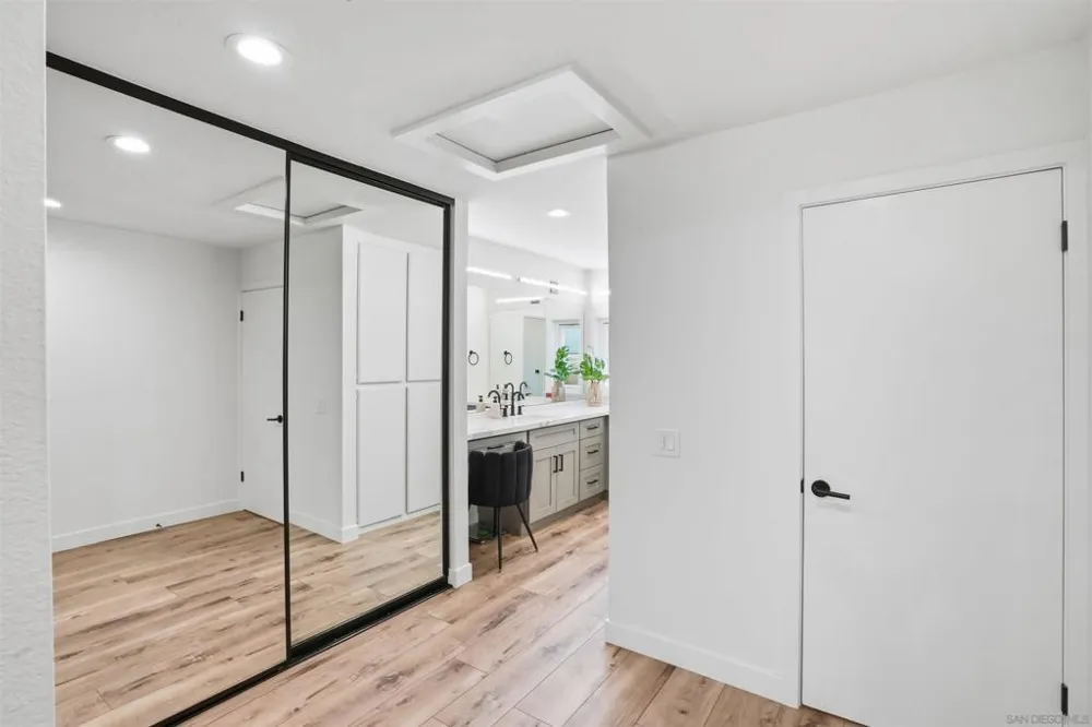 2444 Caminito Venido San Diego, CA 92107