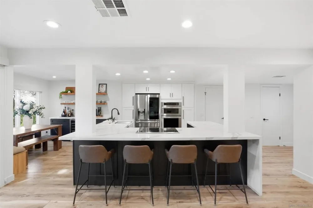 2444 Caminito Venido San Diego, CA 92107