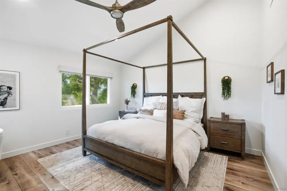 2444 Caminito Venido San Diego, CA 92107