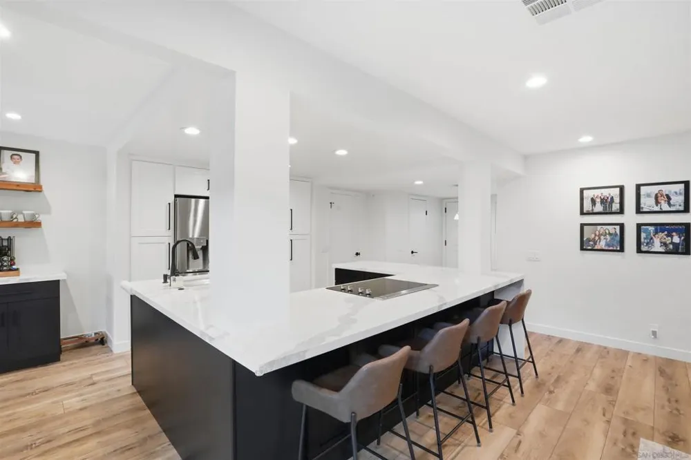 2444 Caminito Venido San Diego, CA 92107