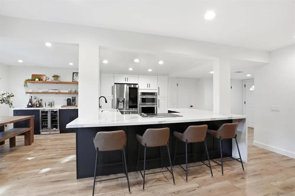 2444 Caminito Venido San Diego, CA 92107