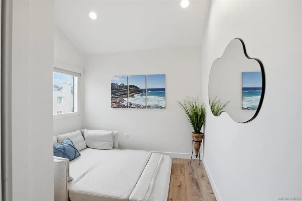 2444 Caminito Venido San Diego, CA 92107