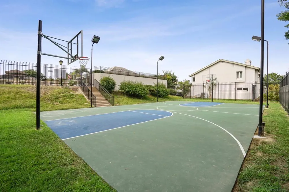 2444 Caminito Venido San Diego, CA 92107