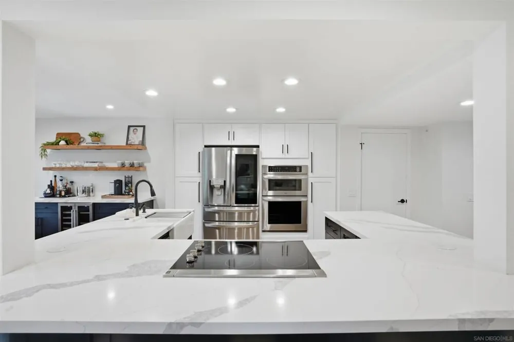 2444 Caminito Venido San Diego, CA 92107
