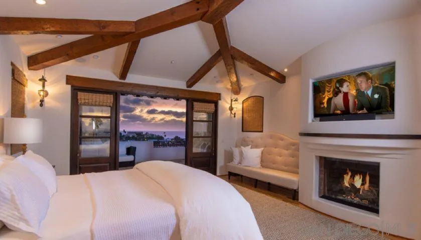 208 S Rios Solana Beach, CA 92075