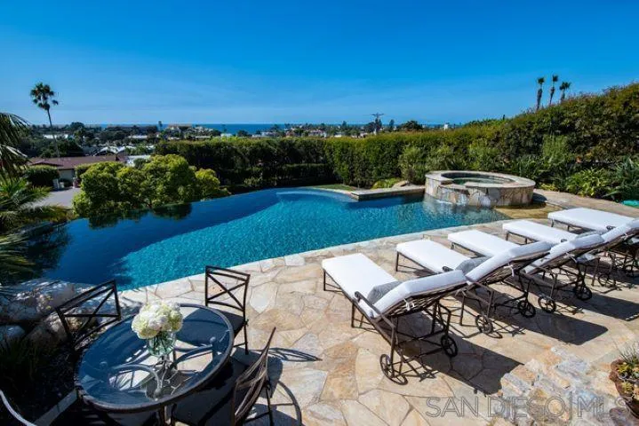 208 S Rios Solana Beach, CA 92075