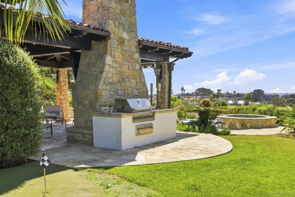 208 S Rios Solana Beach, CA 92075