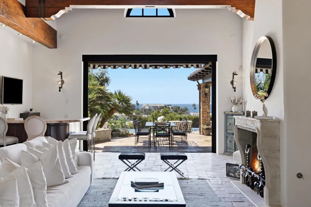 208 S Rios Solana Beach, CA 92075