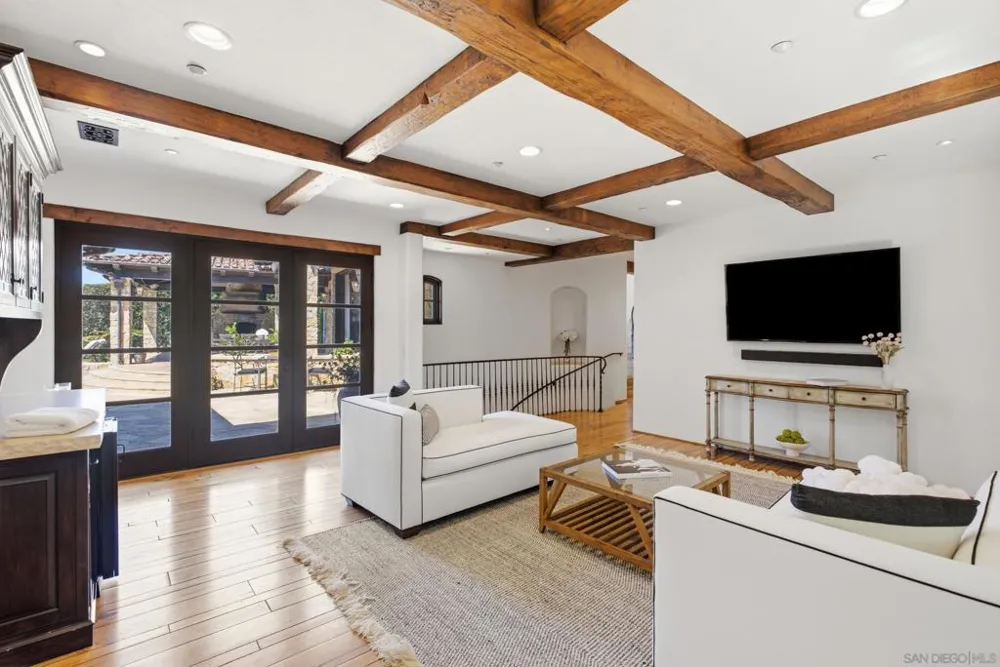 208 S Rios Solana Beach, CA 92075
