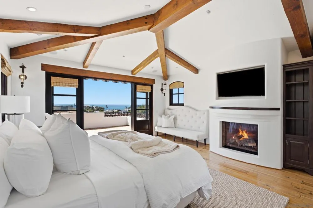 208 S Rios Solana Beach, CA 92075