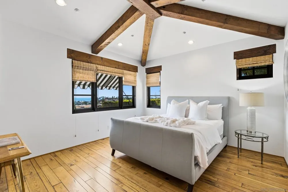 208 S Rios Solana Beach, CA 92075