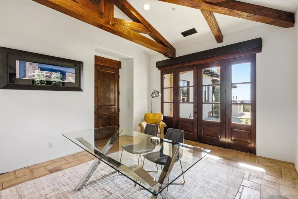 208 S Rios Solana Beach, CA 92075