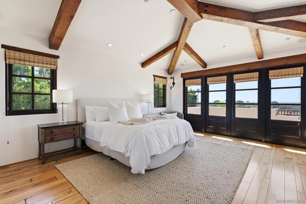 208 S Rios Solana Beach, CA 92075