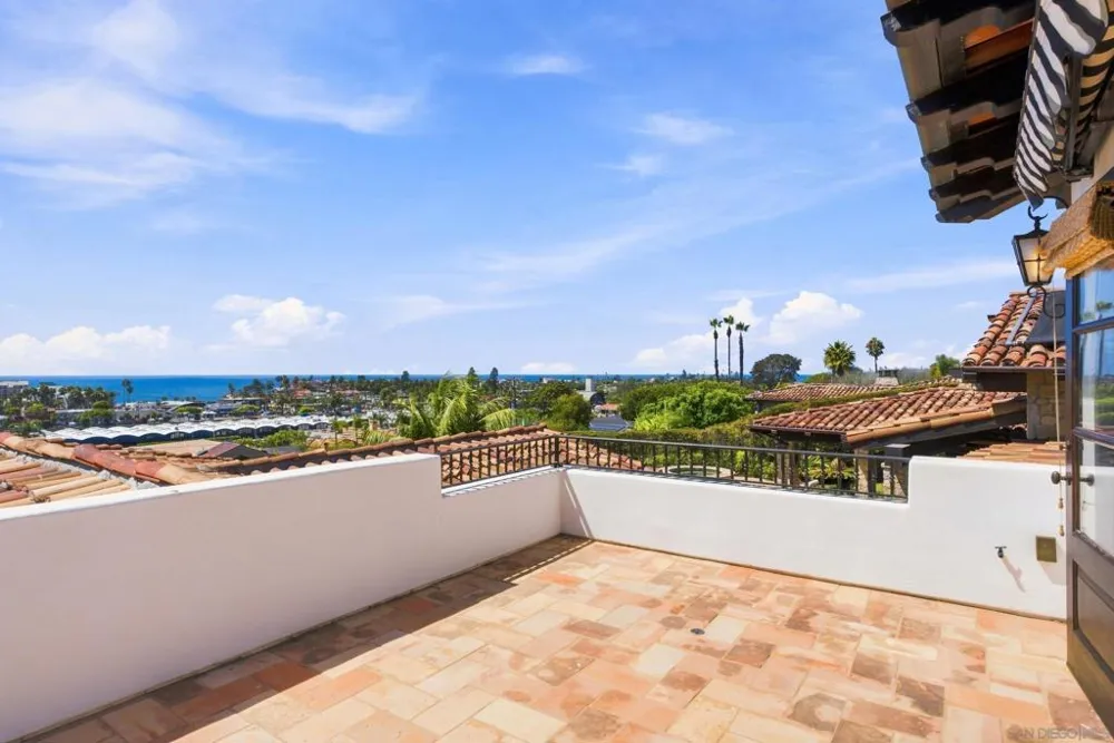 208 S Rios Solana Beach, CA 92075