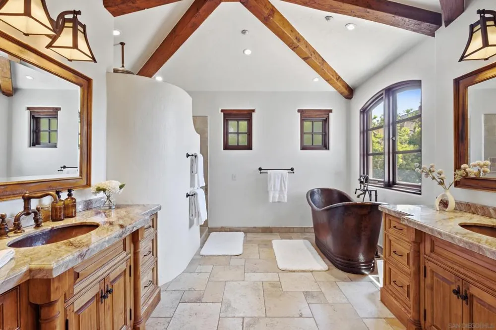 208 S Rios Solana Beach, CA 92075
