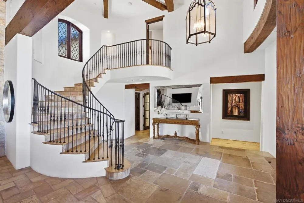 208 S Rios Solana Beach, CA 92075