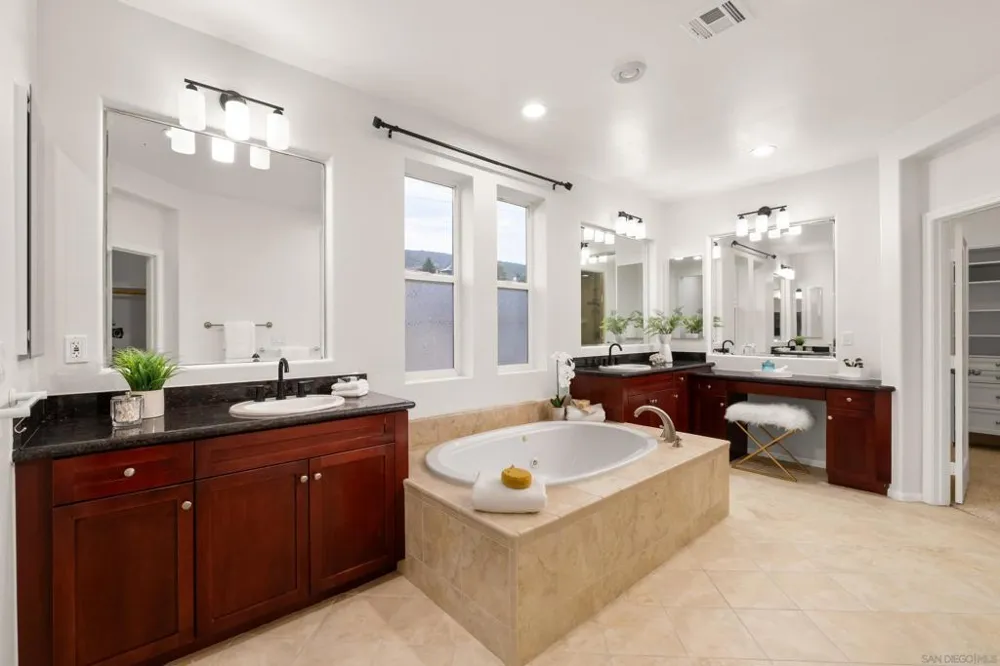 2661 Shadowbrook Way San Marcos, CA 92078