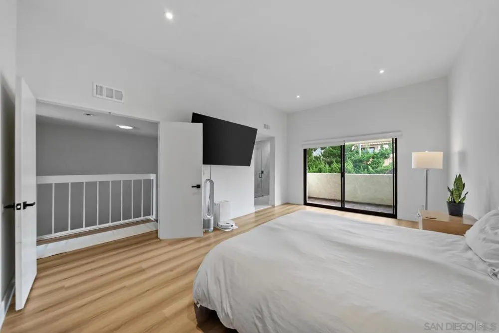 7410 Caminito Carlotta San Diego, CA 92120