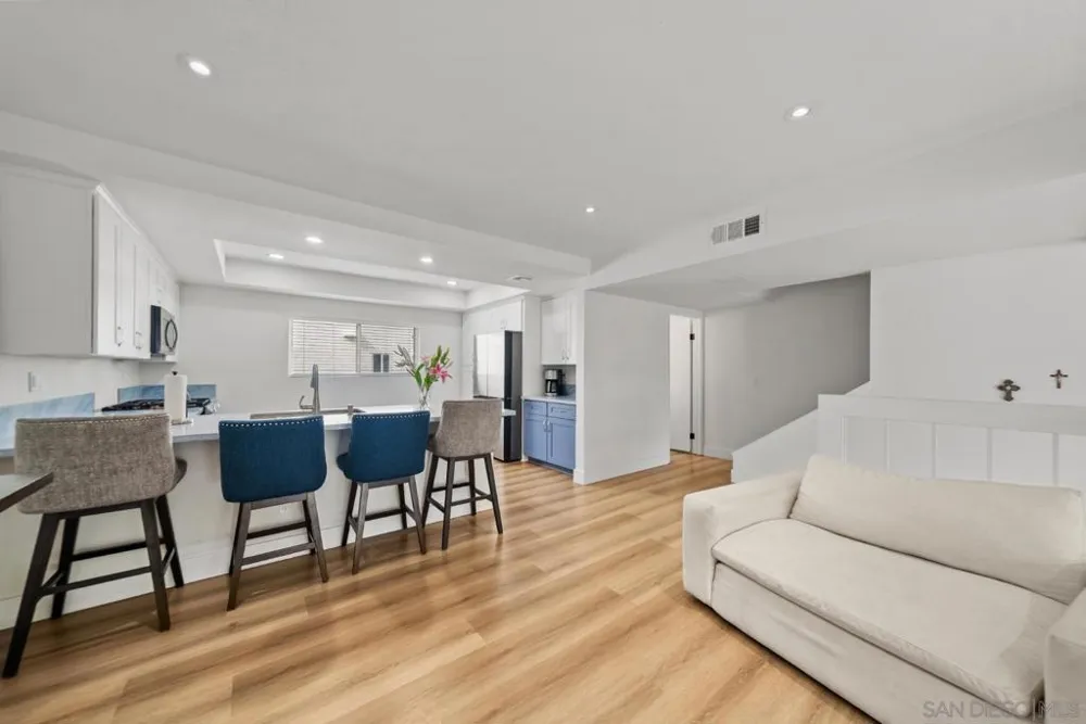 7410 Caminito Carlotta San Diego, CA 92120