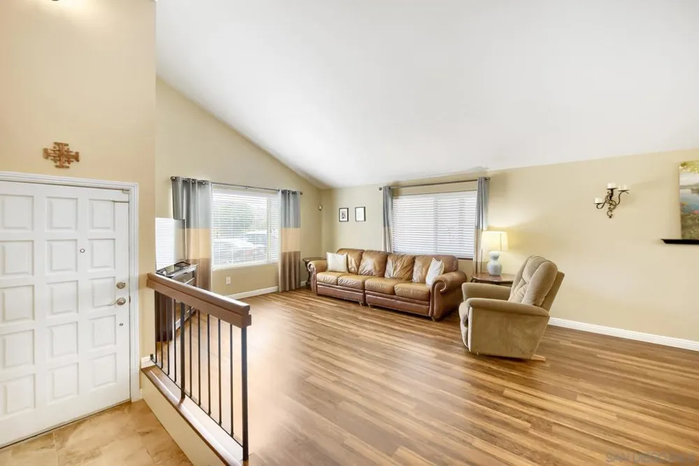 9518 HILLCREEK WAY Santee, CA 92071