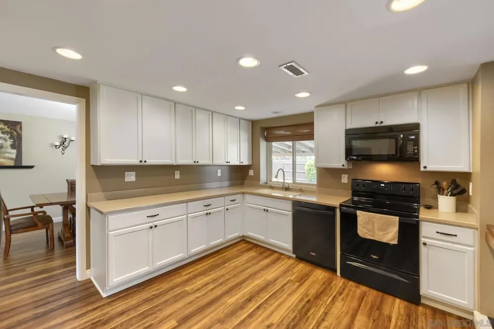 9518 HILLCREEK WAY Santee, CA 92071