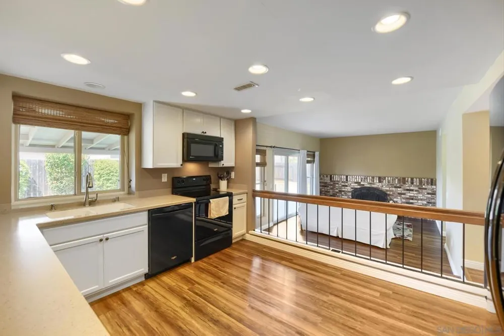 9518 HILLCREEK WAY Santee, CA 92071