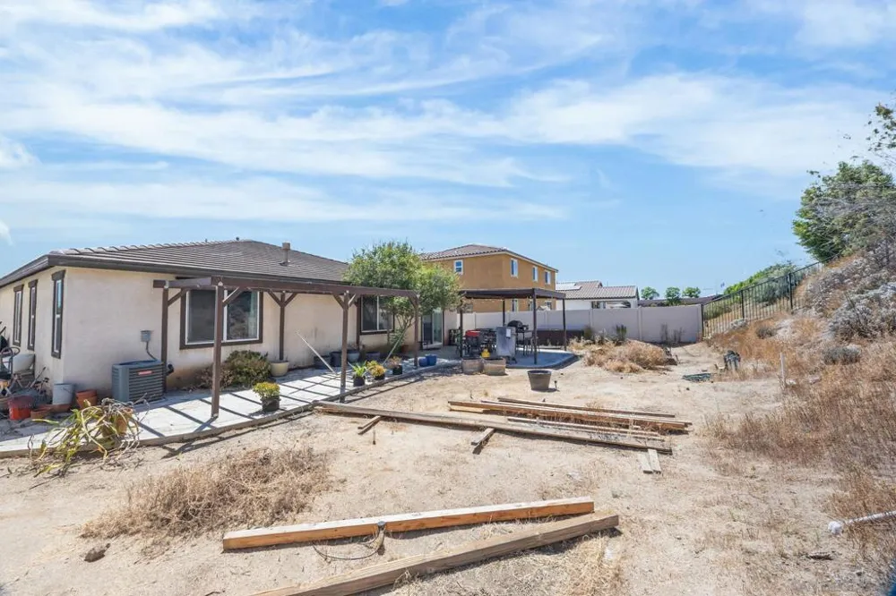 826 Genaro Drive Perris, CA 92571