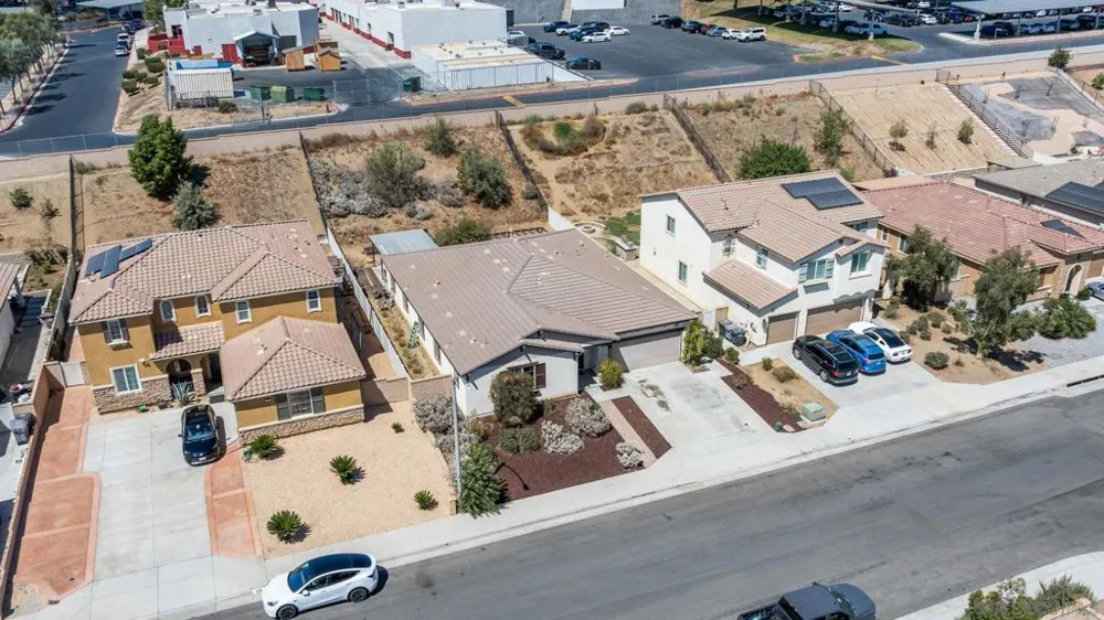 826 Genaro Drive Perris, CA 92571