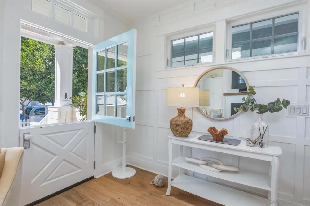 953 E Ave Coronado, CA 92118