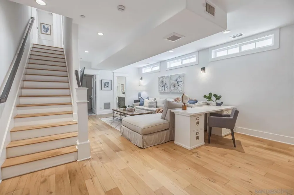 953 E Ave Coronado, CA 92118
