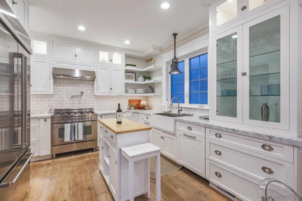 953 E Ave Coronado, CA 92118
